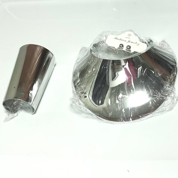 3 Piece Silver Oversized Statement Choker Necklace with Cuff Bracelet & Earrings - Picture 3 of 3